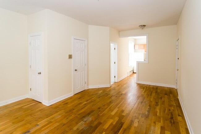 Building Photo - 720 W Barry Ave Unit J01P