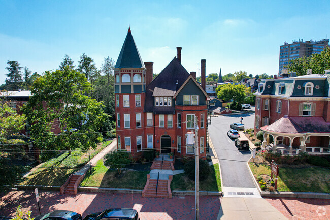 Building Photo - 1304 Delaware Ave Rental