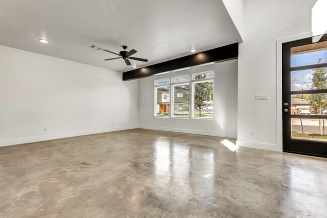 Photo - 214 Lynn Dr