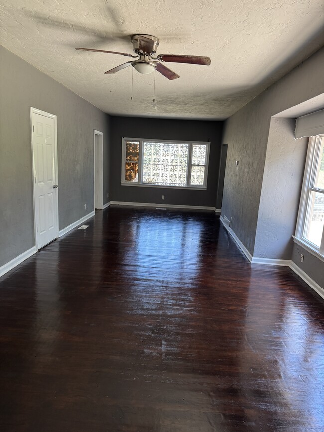 Photo - 1335 Yecker Ave