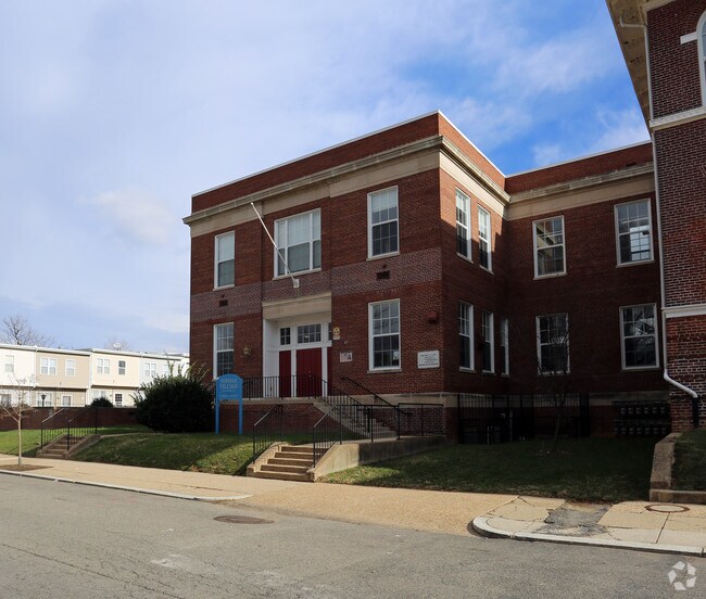 Photo - Syphax Village