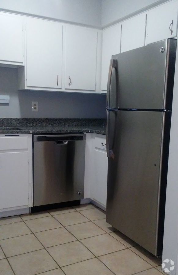 Building Photo - Charming 2-Bedroom Apartment for Rent in O... Unit 2