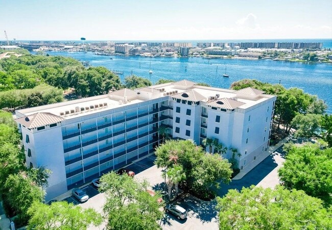 Building Photo - 113 Brooks St SE Unit 204