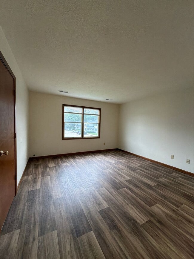 Photo - 213 Stonewall Ct Unit APT. 4