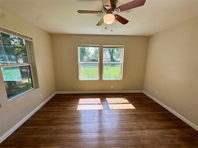 Photo - 6 E Southlawn Ave