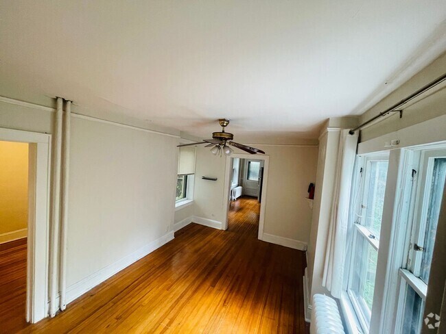 Building Photo - 306 Hudson Ave Unit 306 Hudson APT 2R