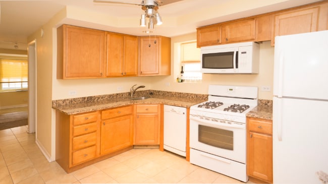 Photo - 2033 W Melrose St Unit Garden