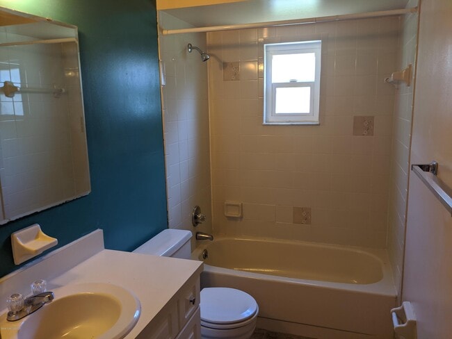 Photo - 142 E Towne Pl
