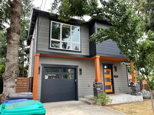 Photo - Modern 3 Bedroom + 2.5 bath home in SE Portland!! Brentwood Neighborhood with Air Conditioning!!