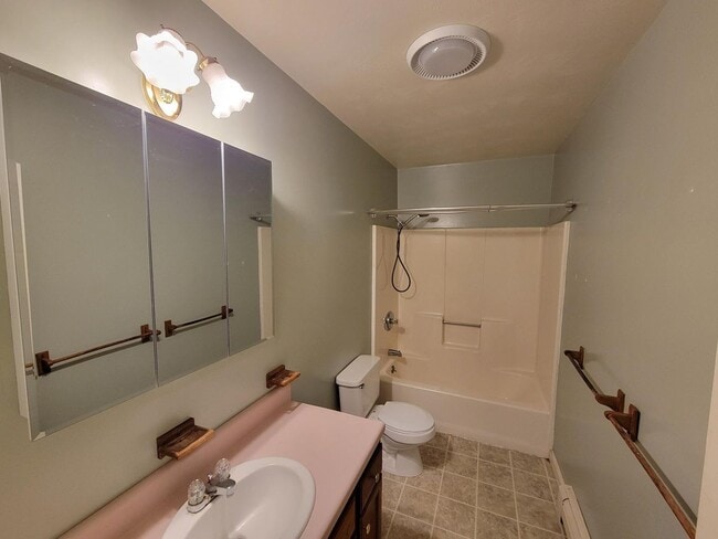 Photo - 95 Old County Rd N