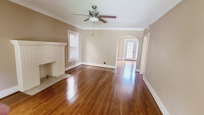 living room - 1610 Castle Ct Unit 1610 Castle Court