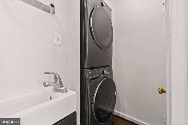 Photo - 2218 16th St NE