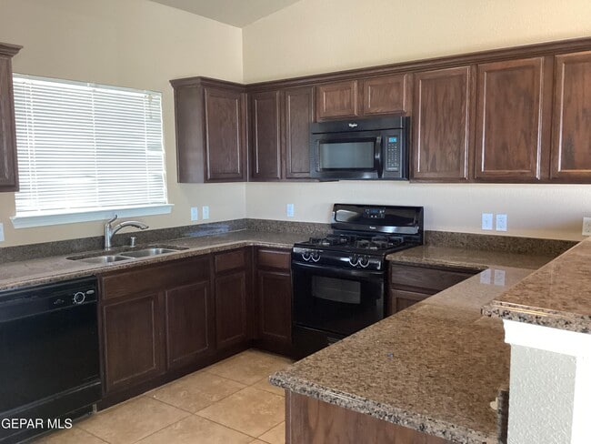 Photo - 5914 Speyside Dr