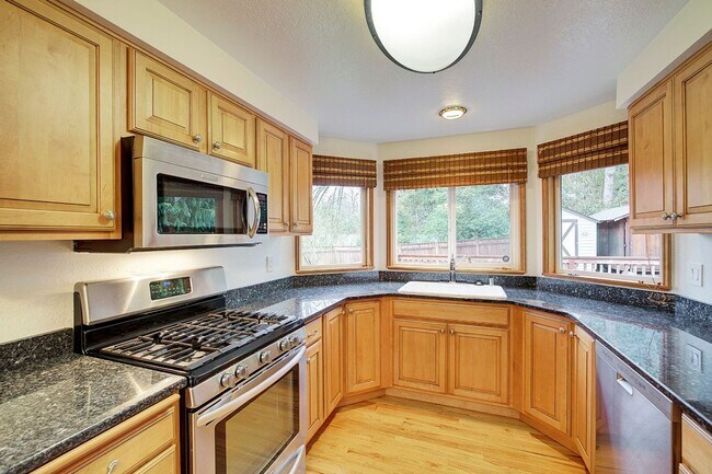 Photo - 3Bd/2.25Ba Lynnwood House