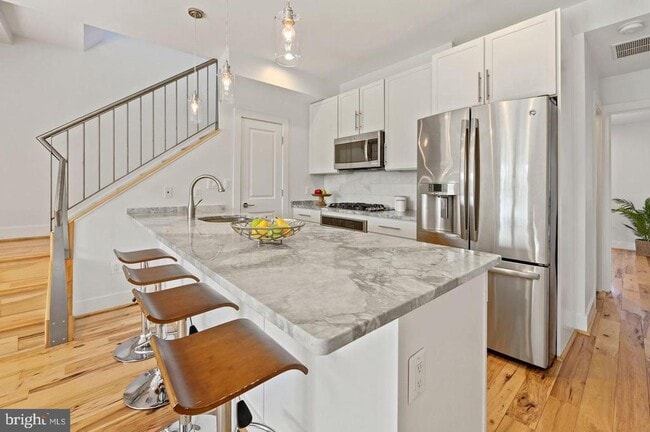Photo - 3325 11th St NW Unit 7