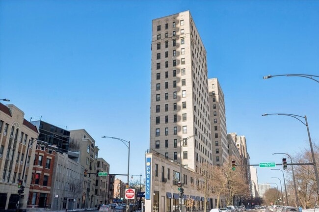 Building Photo - 2000 N Lincoln Park W Unit 1311