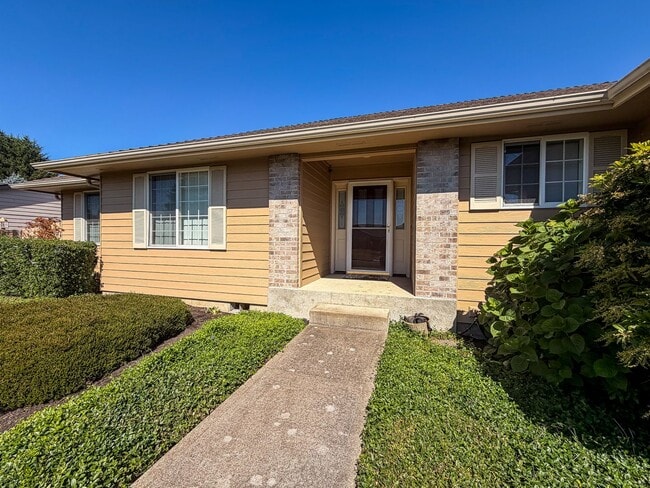 Photo - 364 SE Davis Ct