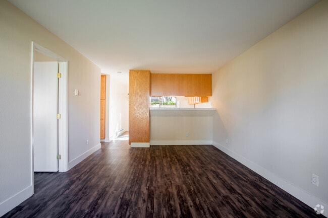 2BR, 1.5BA - 840SF