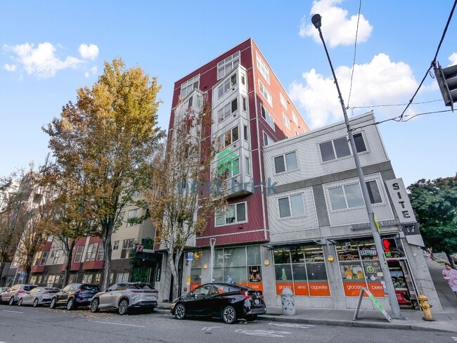 Building Photo - Luxury 1 Bed, 1 Bath Downtown Seattle Condo with City & Water Views