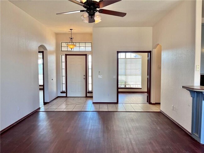 Photo - 628 Allison Ln