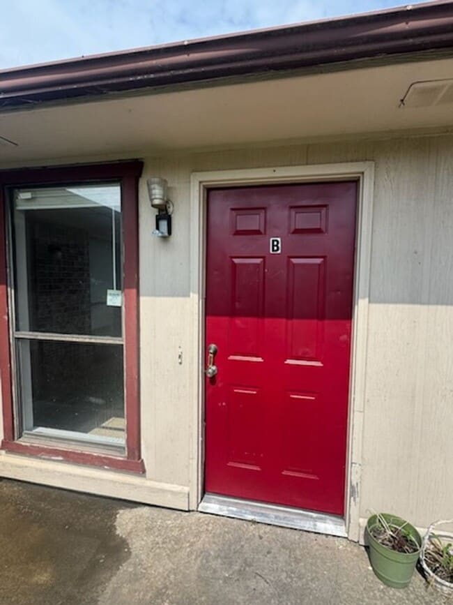 Photo - 1200 S Greenwich Ave Unit 1200 S Greenwich, Apt B