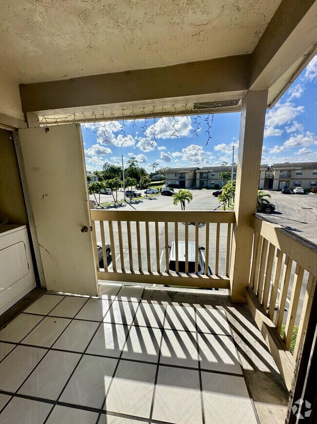 Building Photo - 1830 Abbey Rd Unit 201 Rental
