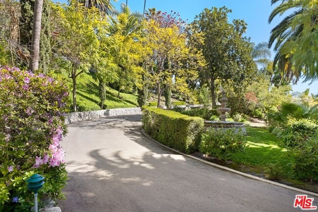 Photo - 2003 La Brea Terrace