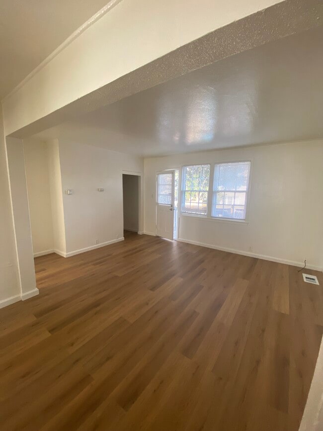 Building Photo - 44 Werden St Unit 44 Werden St