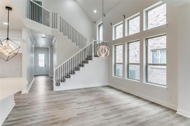 Photo - 523 Paddock Way