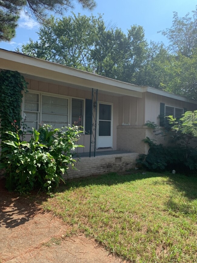 Building Photo - 3102 Kirkland Dr NW Rental