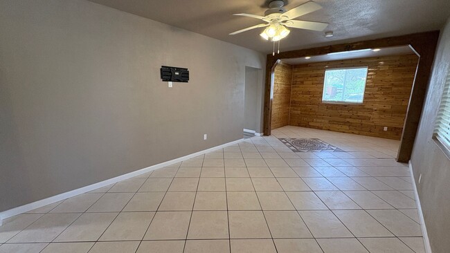 Photo - 1607 W Walnut St