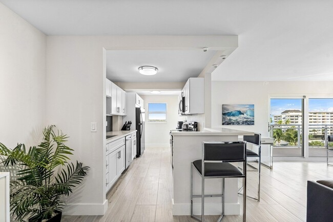 Photo - 1160 Hillsboro Mile Unit 607