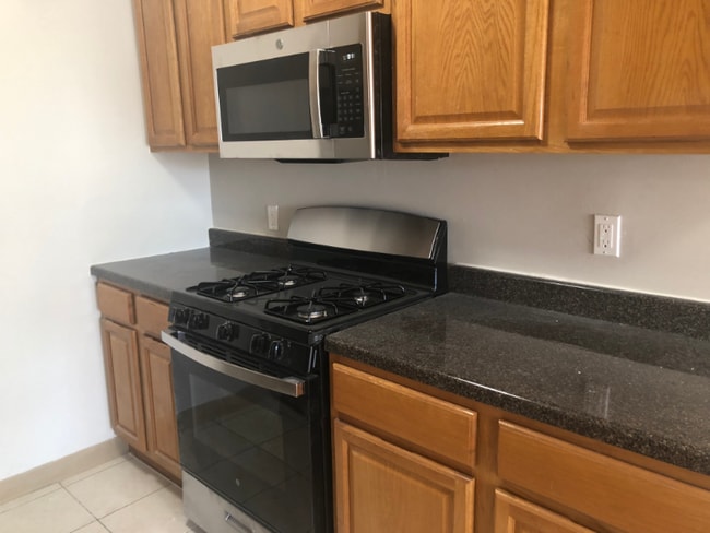 Building Photo - 147 Main St