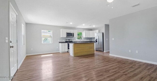 Photo - 2806 E 3rd St