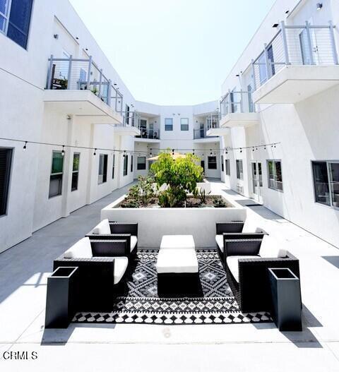 Photo - 300 W 9th St