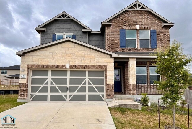Building Photo - Beautiful 2-story 4 bed/2.5 bath home with...