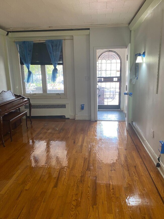 Photo - 1670 Schnectady Avenue
