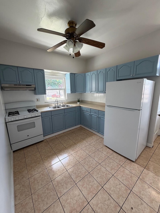 Building Photo - 1669 New Haven Ave Unit 1