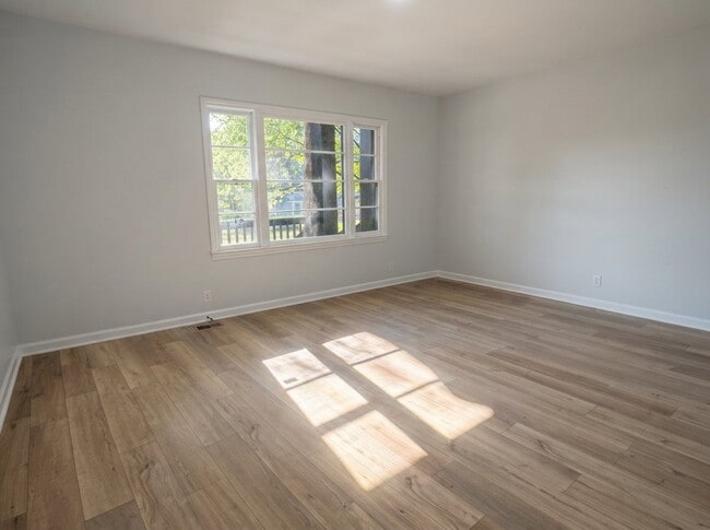 Photo - 1847 Derrill Dr