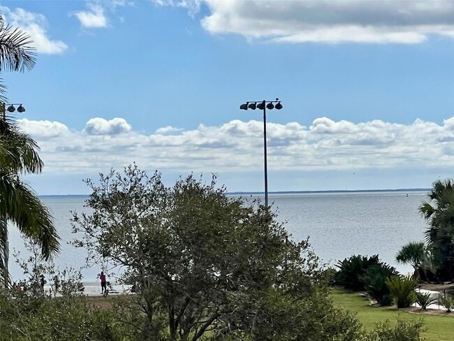 Building Photo - 1120 N Shore Dr NE Unit 301