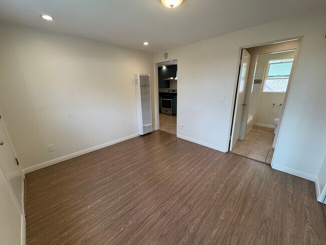 Photo - ***1st months rent free***Studio Apartment... Unit 3503-6