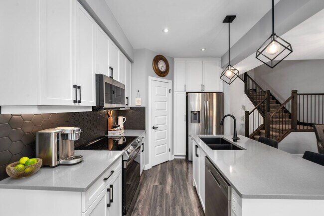 Photo - Komoka — Stunning 3 Bedroom Home for Rent with Fenced Yard & Garage Unit 252