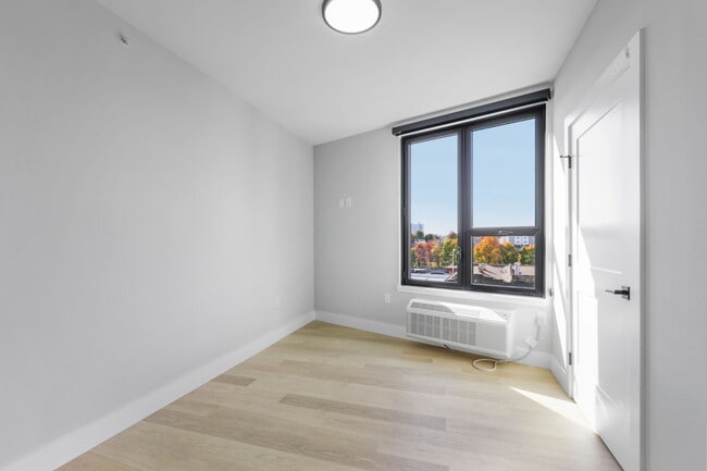 Photo - Olea by Gomes