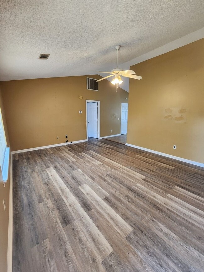 Photo - 102 Crosby Dr