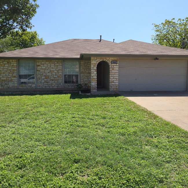 Photo - 908 Garden View Dr House