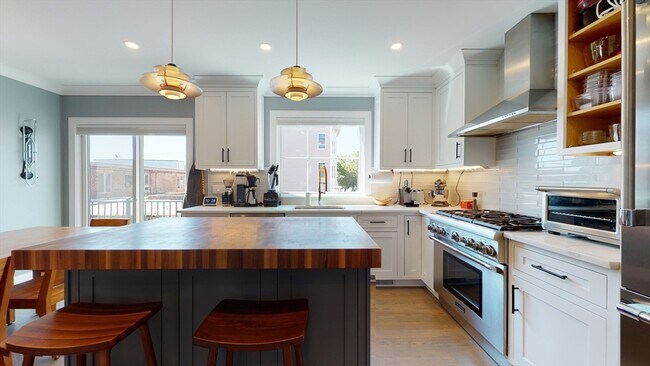 Photo - 459 E 8th St