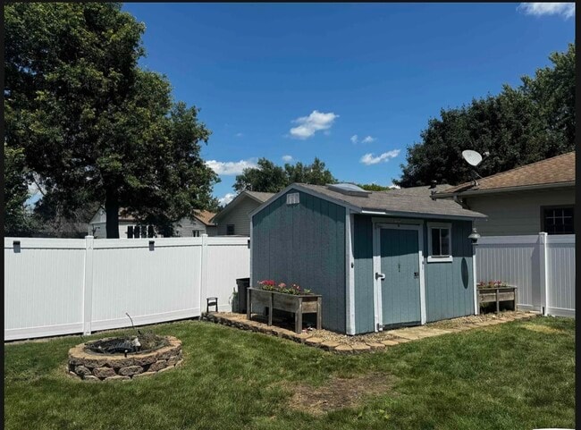 Photo - 812 W 4th St