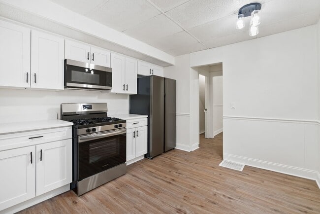 Building Photo - 4 bed 1.5 bath - completely updated, central air, patio.  Great location