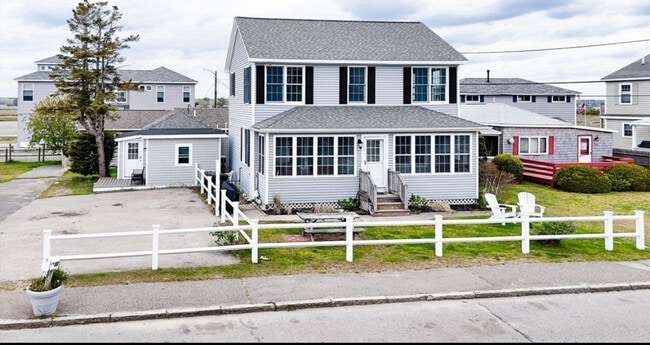 Building Photo - 561 North End Blvd