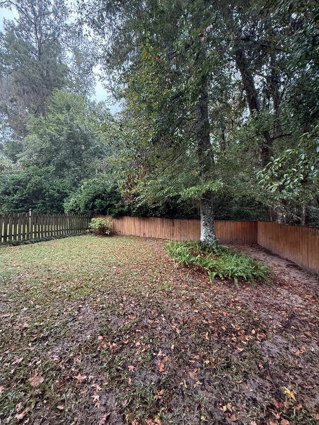 Photo - Well Kept 2/2 with Fenced in yard!